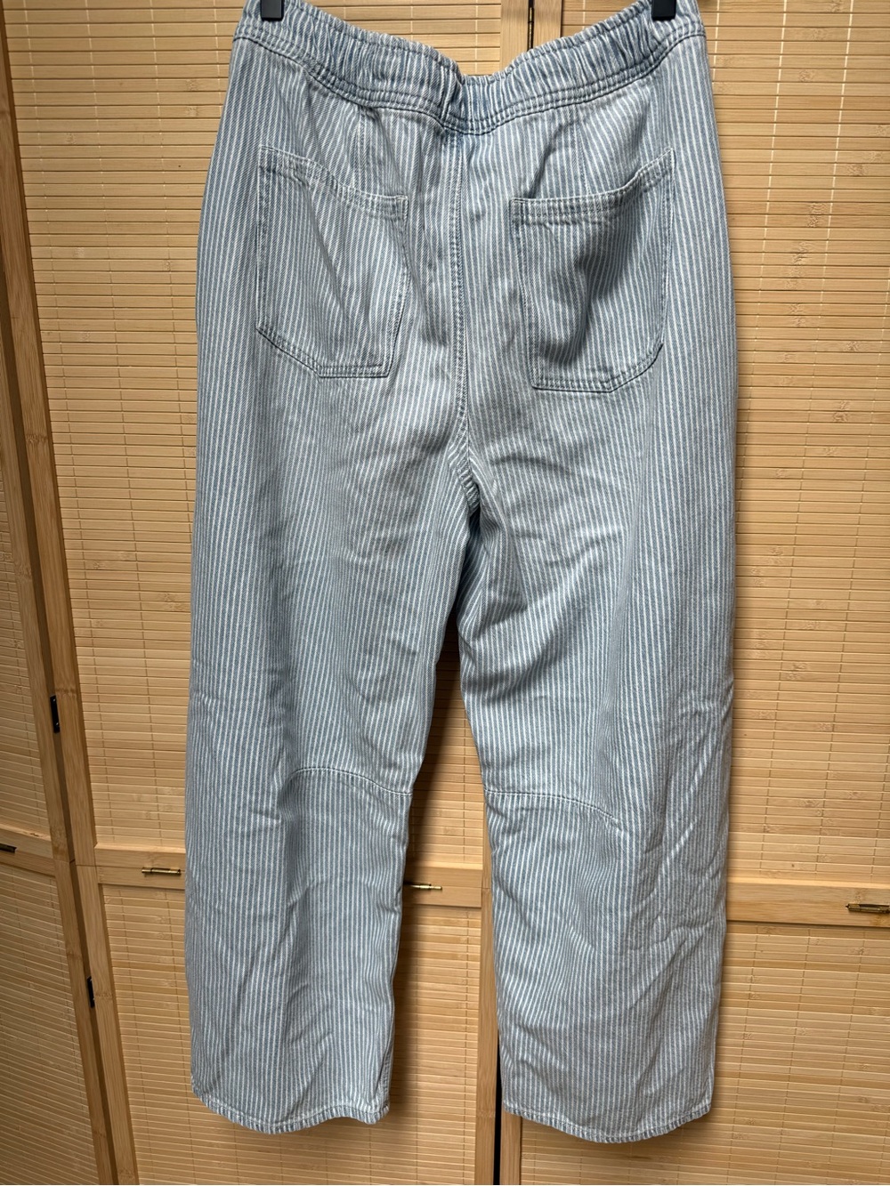GAP Mid Rise UltraSoft Denim Stripe Easy Horseshoe Jeans in Railroad Stripe - Picture 3 of 5